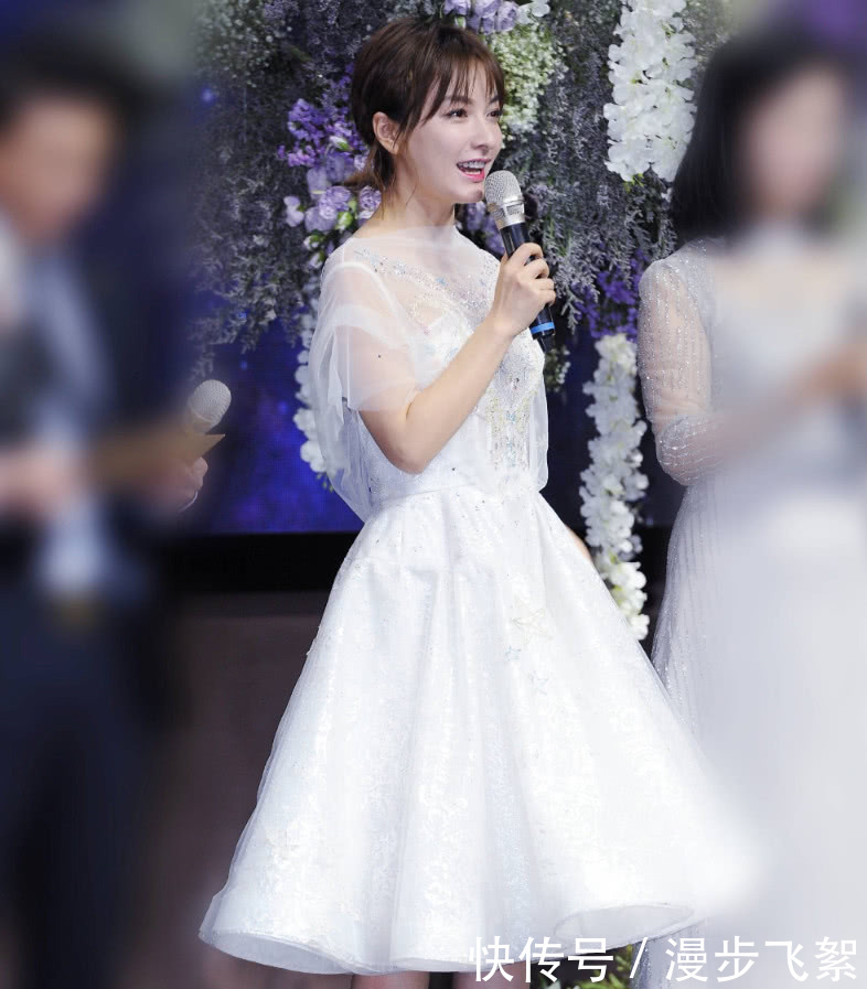 把纱裙穿成村姑的女星很少，不巧吴昕就是其一，网友：丑出新天地