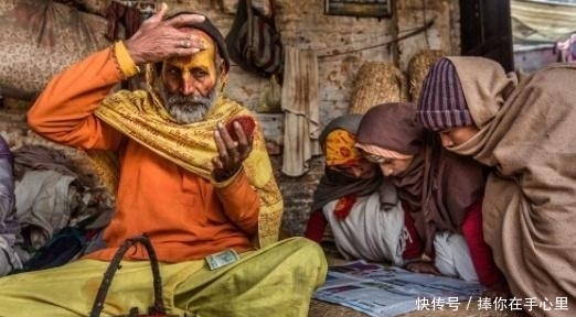 印度街头看到这些僧人，千万不要一直盯着或上去拍照，否则会后悔