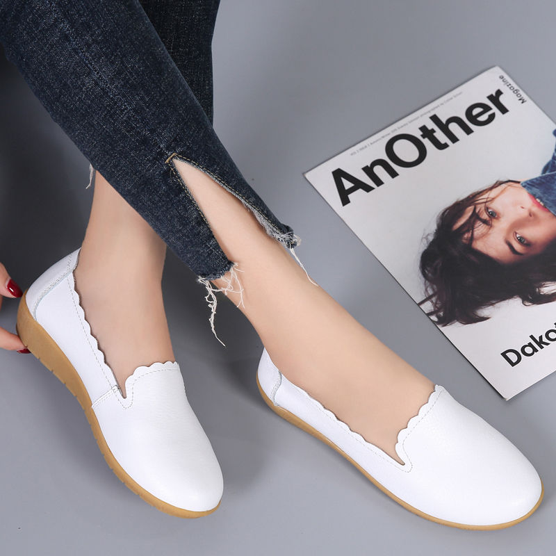 四五十岁女人别穿高跟鞋,新出炉一种“软秋鞋”,上脚轻盈又洋气