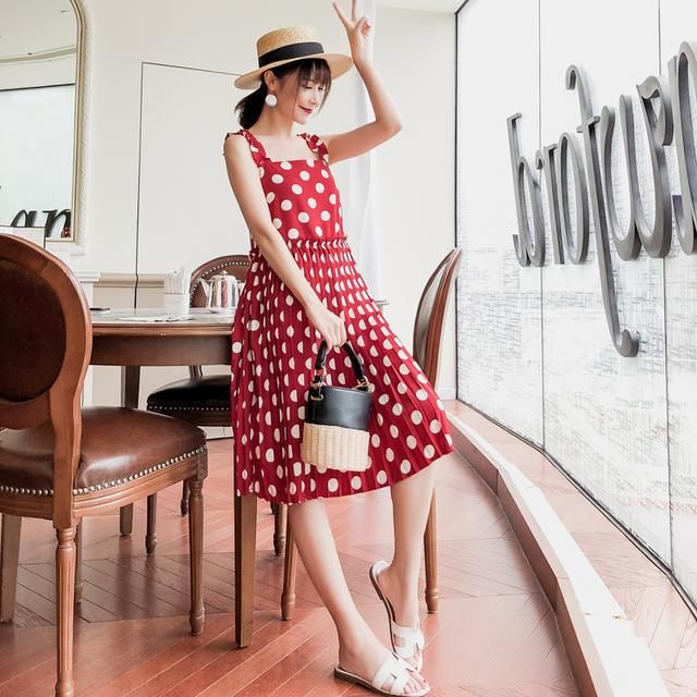 优雅唯美的度假风长裙，这样穿举手投足间尽显女人味!