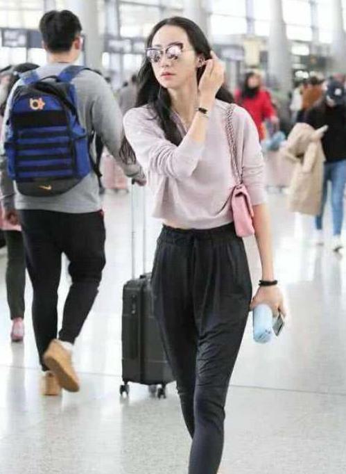 韩雪把土掉渣的裤子都穿出来了，回头率很高，却是真心不好看！