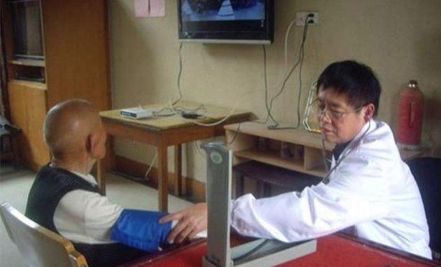 「医院」为什么农民宁愿去不能报销的农村小诊所看病，也不去大