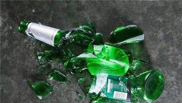  [花生地]农村播种花生，要在地里放碎酒瓶？不是碎酒瓶是酒瓶，