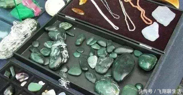  「玉石」谁说老外不玩奇石, 看看国外的石头市场是啥样!