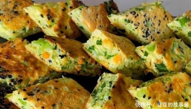  [我家]芹菜里加3个鸡蛋，我家一周吃6次，孩子每次都吃光，营养又解馋