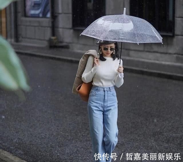 女人■真实会穿的女人,初春穿毛衣非常少配牛仔裙,看三木就知道!