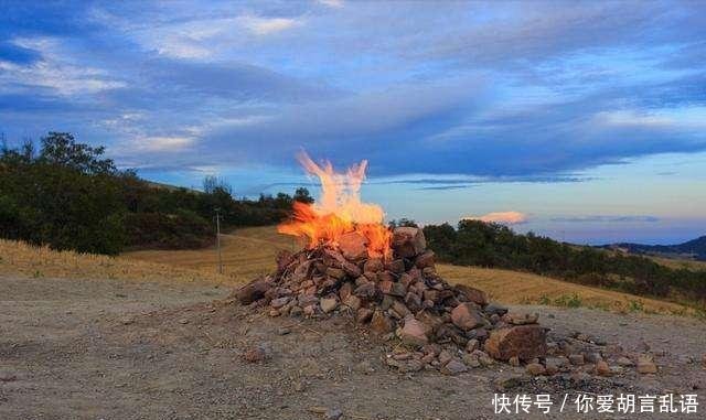 世界上最“憋屈”的火山，持续燃烧了上百年，还被人们拿来烤肉