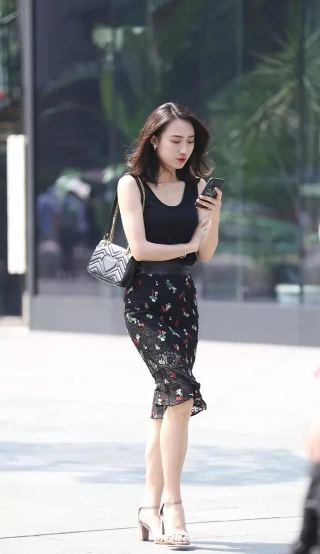  『极致』高跟鞋搭配连衣裙，极致的体态更为令人痴迷