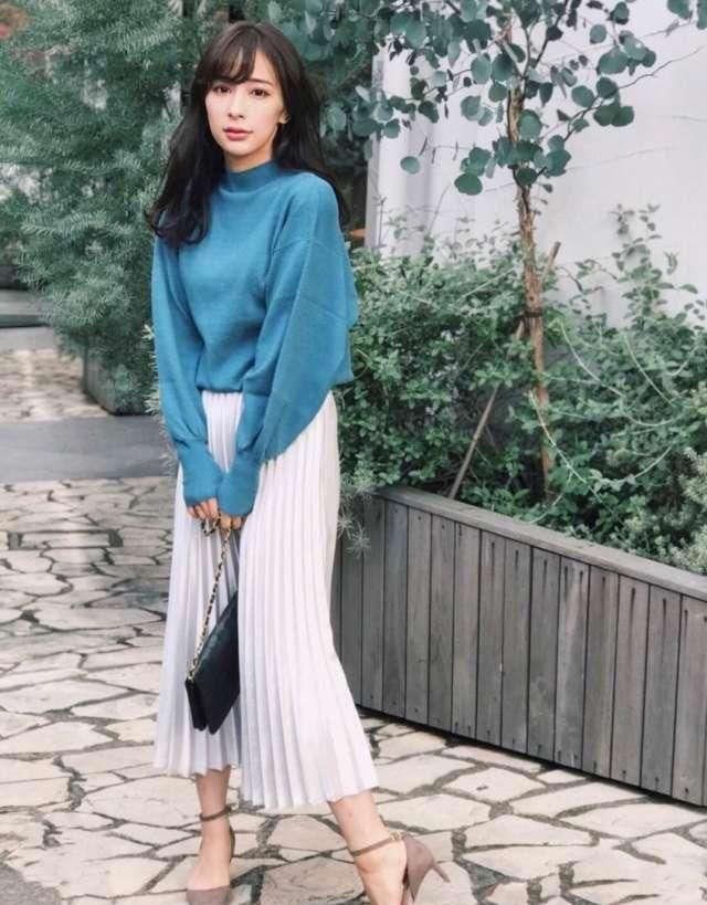  #深蓝色#光亮的初春怎能缺乏深蓝色品类？通勤装搭出春光明媚，护眼又时尚潮流