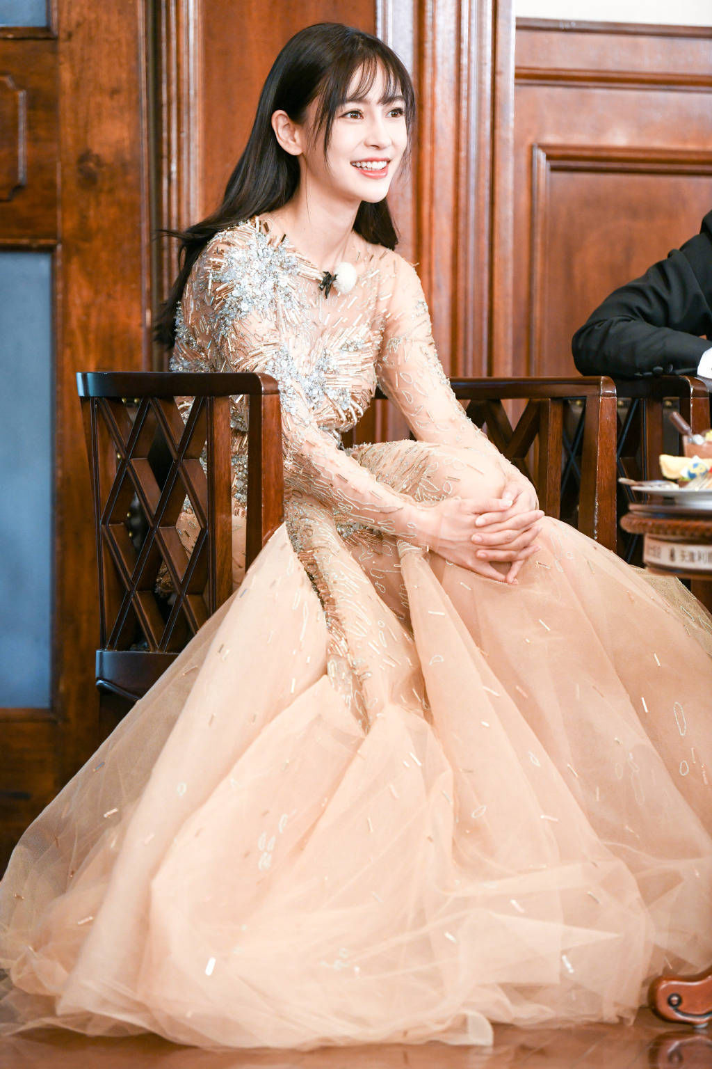 杨颖参加跑男收官之战，可这裙子里穿裤子是几个意思?