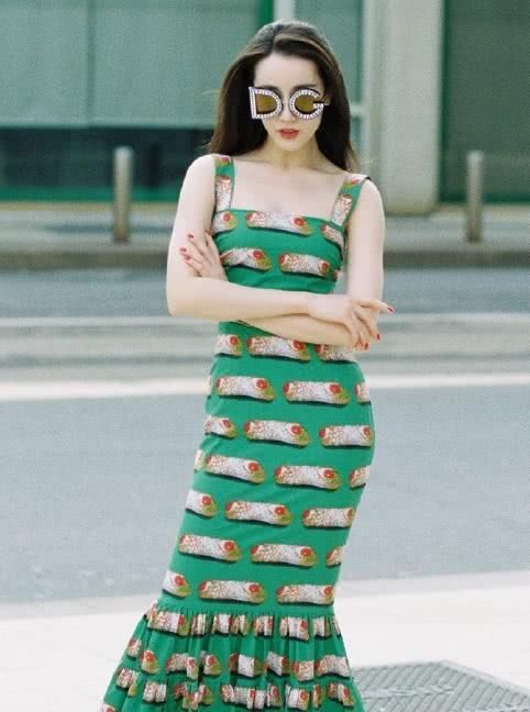 迪丽热巴的“蝴蝶臀”被赞完美，但和30年前林青霞的身材真没法比