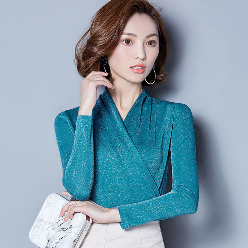 姐姐身穿紧身打底衫，那动人心魄的气质，真的让人着迷