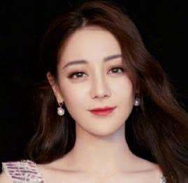  定妆喷雾@为什么刚化完妆的时候挺好，过了一两个小时之后就和没化妆一样？