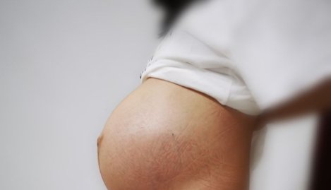 孕37周腹痛强烈, 准妈妈不以为然, 当晚说生就