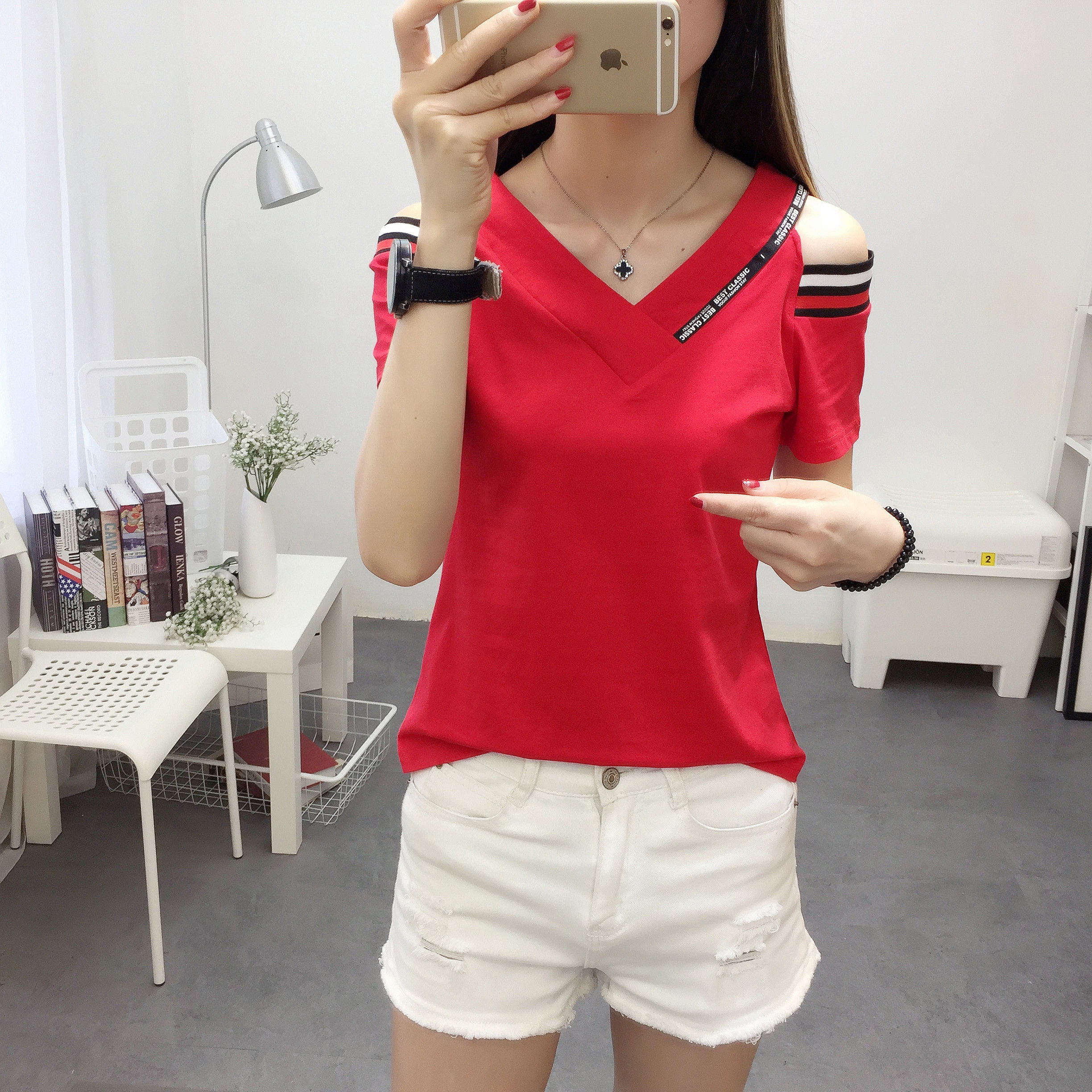 谁说丰满的女人不好看?看看下图这样搭配,更显女人味