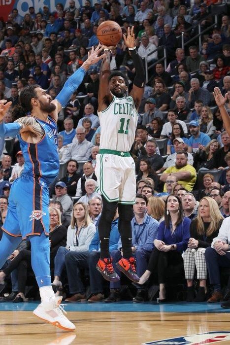 欧文亲着Day Of The Dead别注Nike Kyrie 4