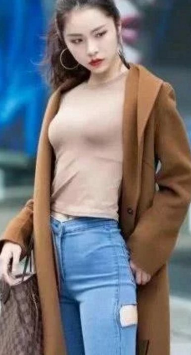 时尚:蓝色牛仔裤，穿起来总是令小姐姐们那样精神