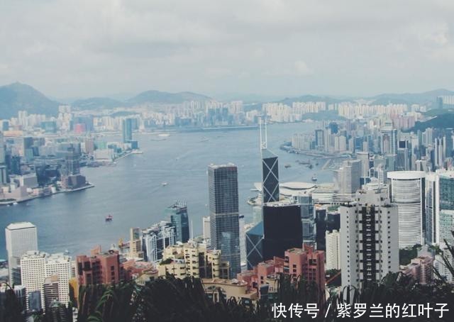 东方明珠的香港,为什么没人用移动支付?导游告诉你真相!