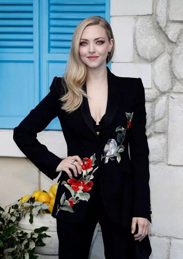 热巴长腿穿宽肩带短裙不给人活路，全智贤大佬的衬衫不好惹！