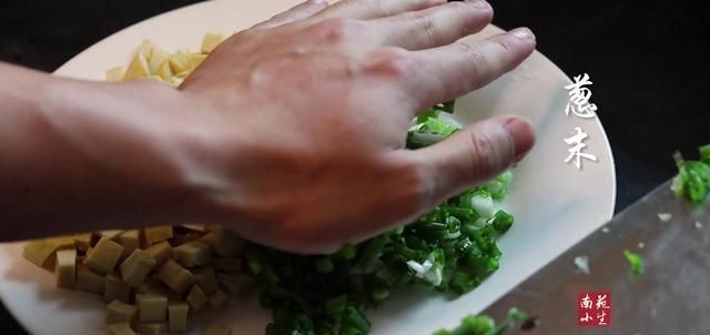 「柔软」教你用菠菜做青团,家家户户都可以做,Q弹软糯,柔软拉丝