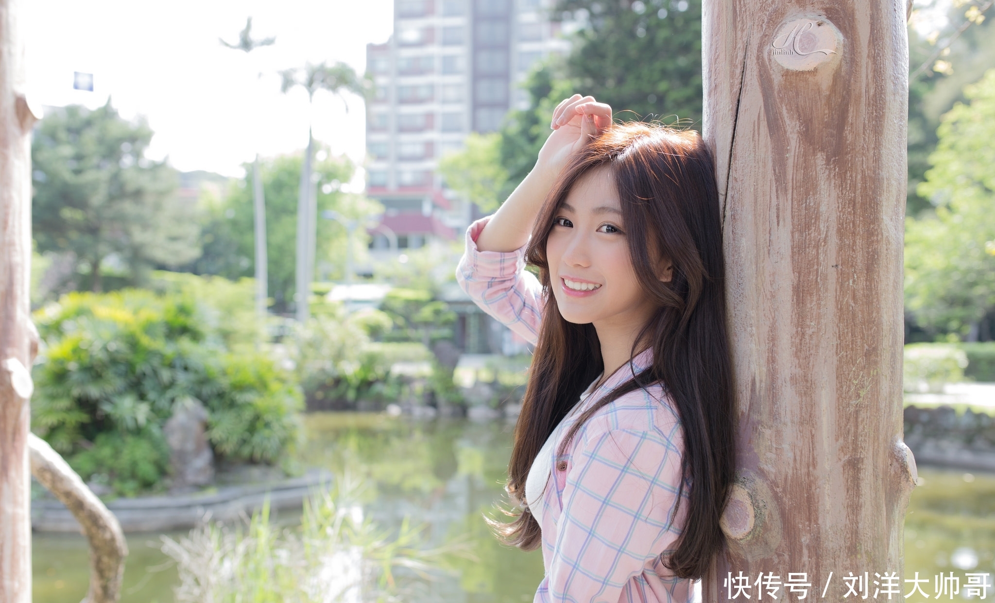  [秀美]青春美少女时尚热裤秀美腿