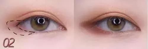 眼妆对于女生有多重要？看看整容级别的王菊就知道