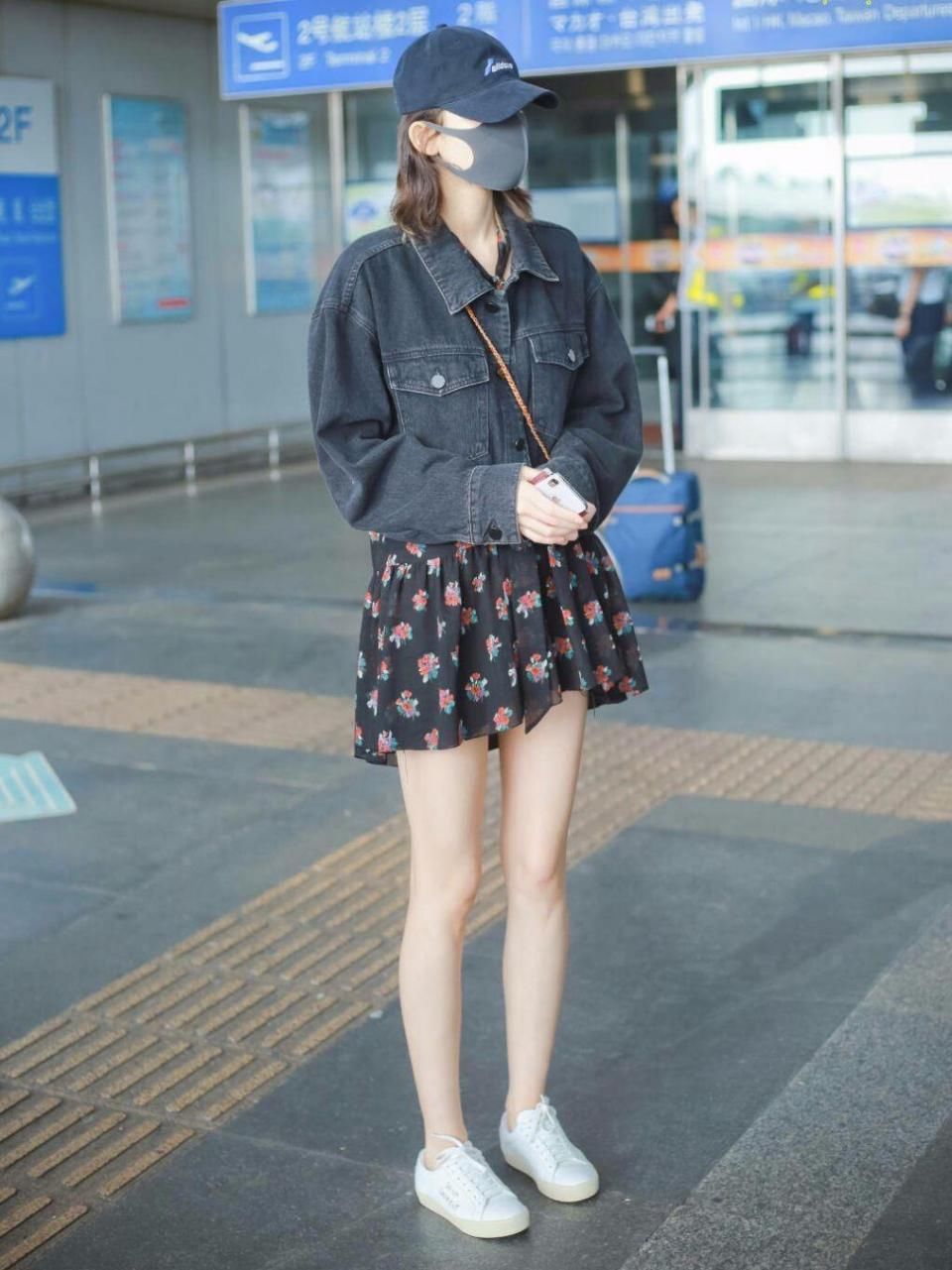 别再说古力娜扎只会秀腿了，她背的包都没多少人可以驾驭得了!