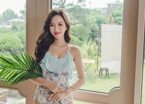 小姐姐:大方性感的比基尼小姐姐,体现出女性优雅女人味,撩人气质十足