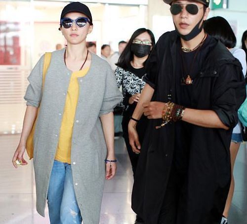 周迅胆真大！素颜连妆都不画，网友：离开ps简直就是个邋遢大妈