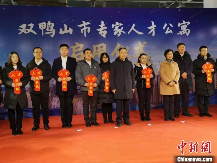  「人才」中国最东地级市：市长发暖心“金钥匙” 新进人才拎包就