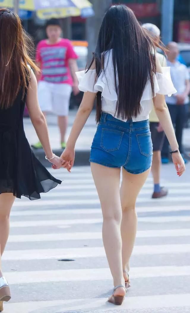 街拍路人，时尚的街头背影杀手，你最想哪一位转身一睹芳容