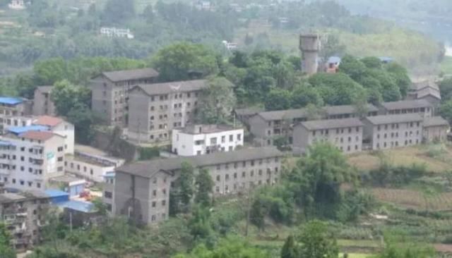 四川这座兵工厂，辉煌至极，警卫森严，完成中央一号绝密任务