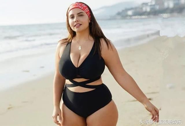 乌克兰肥模165斤，身材匀称肥而不腻，网友：关键是脸好看！