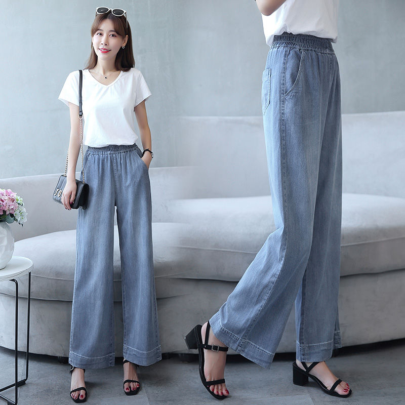 70后别穿阔腿裤，土腻了!时下流行“垂感”牛仔裤，美嫩藏不住