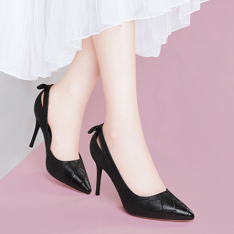 女人啊!别老穿平底鞋了，穿上高跟鞋，性感百倍