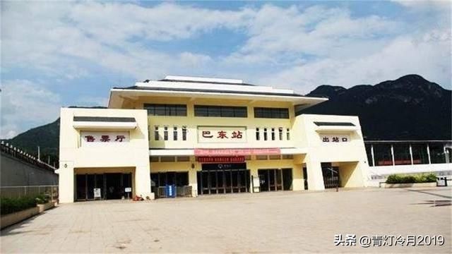 我国最奇葩的火车站：建在荒郊野岭，当地人：建了和没建一样