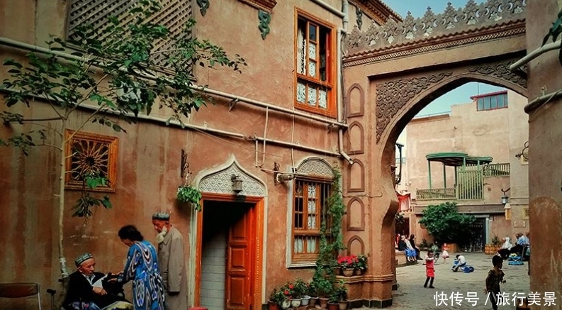 中国起的最晚的城市,早上11点天才亮,夜晚12点街头到处都是美女