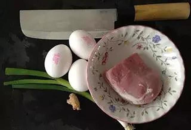  [一席之地]这道天津菜，不论在高档饭店，还是街头小馆，都能占据一席之地