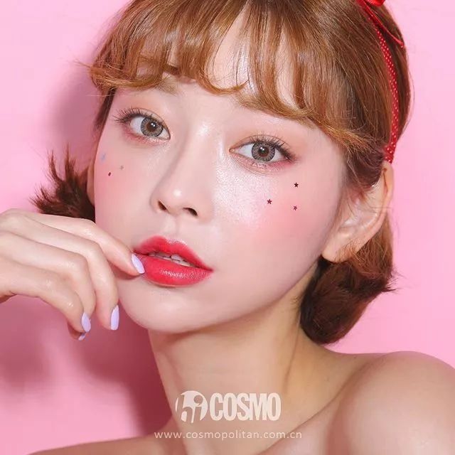 彩妆迷 | 最修饰脸型的害羞感腮红?被我两步搞定