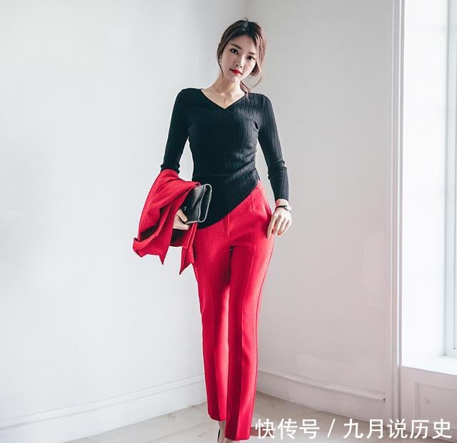  动人：黑色针织打底衫温婉动人，彰显女性独特魅力！