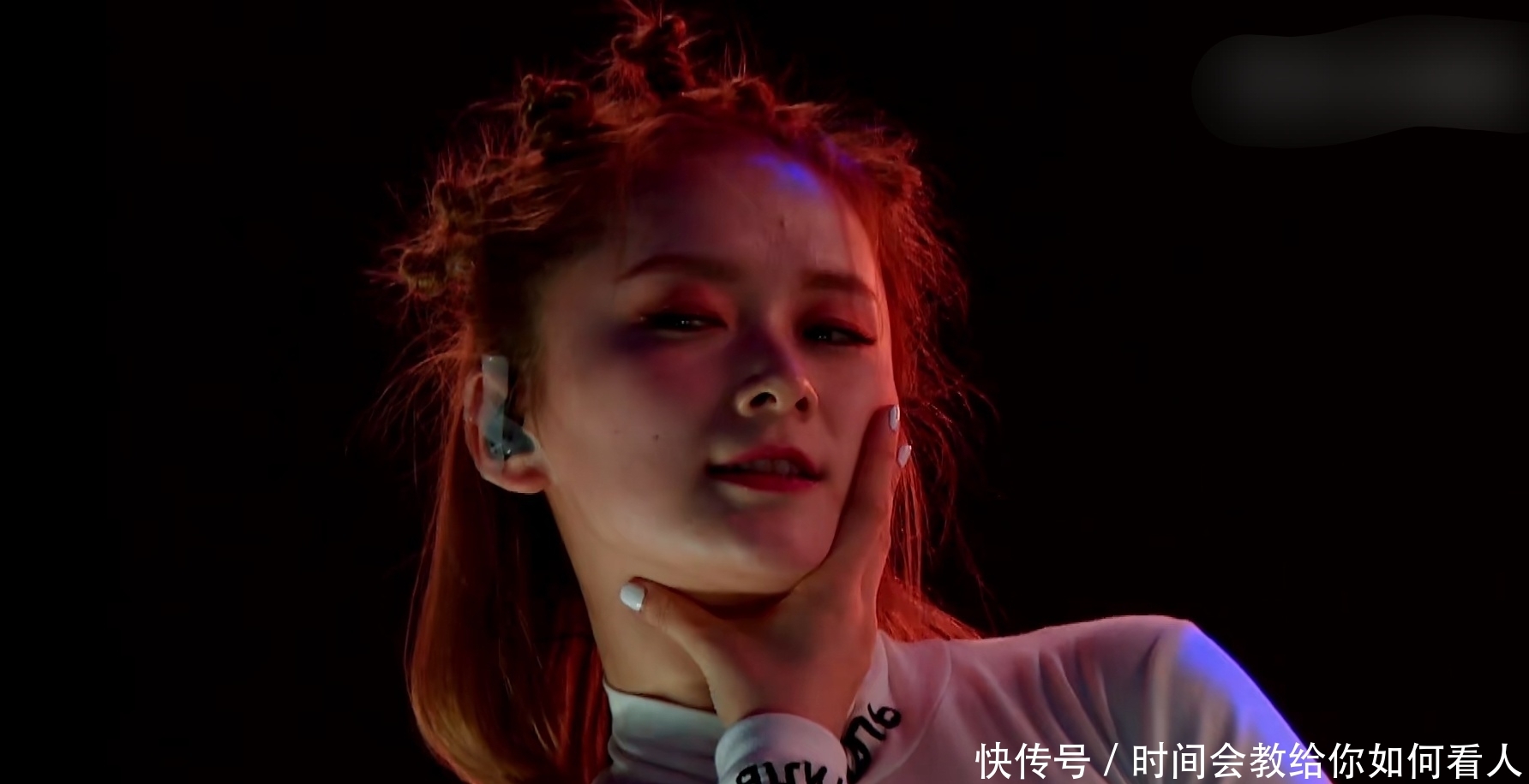  「备受」她在《创造101》中遭遗憾淘汰，继续参加《青春有你2》备受关注