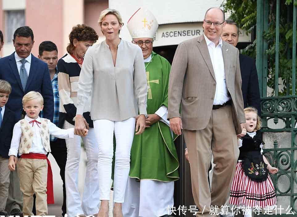 摩纳哥皇室宝宝着民族服饰野餐王妃颜值依旧不输好莱坞巨星