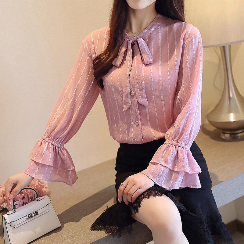 非常有气质的雪纺衫，三十岁穿着给人清新淡雅的感觉，一见倾心