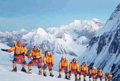 珠穆朗玛峰一半在中国, 一半在尼泊尔, 为何常被认为属于我国?