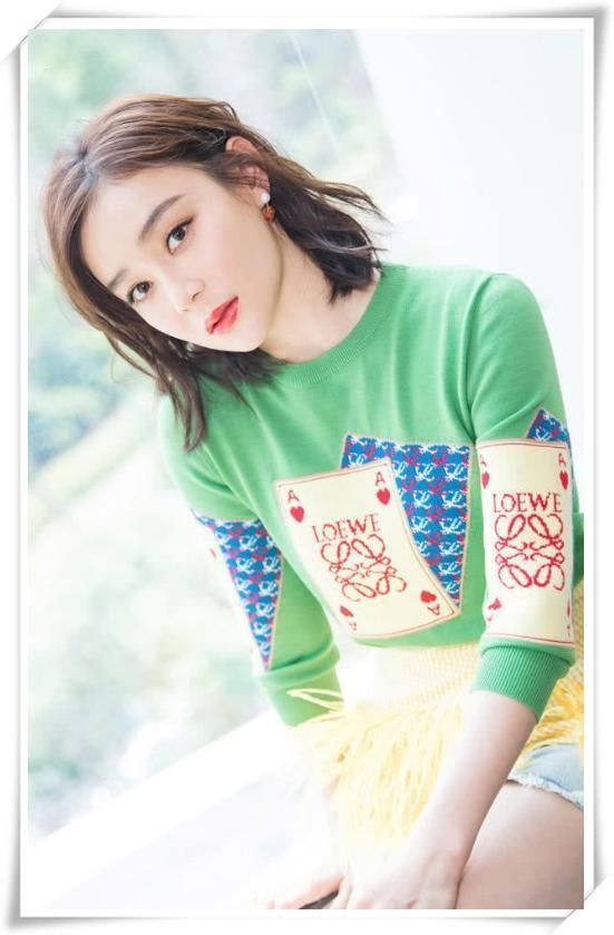 袁姗姗真会穿，在超短裙里面又穿条短裙，不但不丑还很时髦！