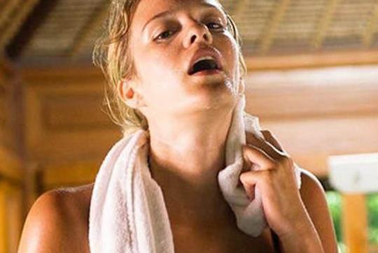 三伏天痘痘频发, 出现3个症状要警惕了, 毛孔可能被螨虫堵住了
