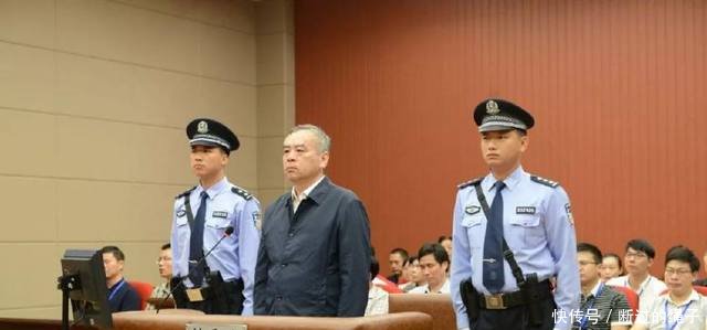 这10名干部一面是人，另一面竟变鬼