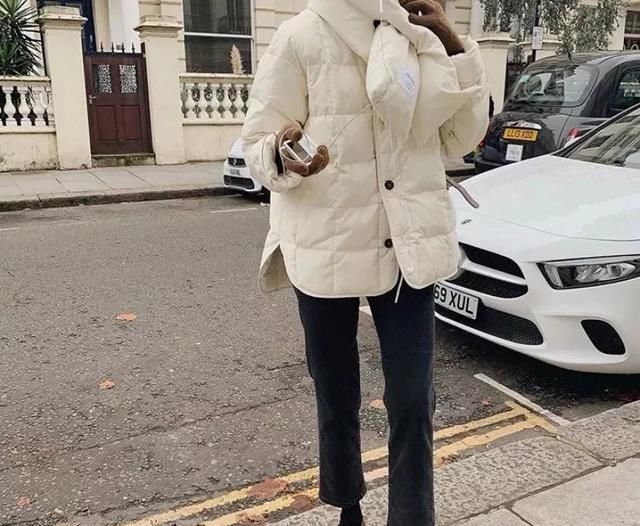  时髦■羊羔毛外套过气了,过年穿这件“大衣”更高级,就连长辈都喜欢!