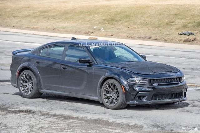 ＂sex_score＂:＂0＂道奇Charger Hellcat Redeye谍照曝光 马力超800匹