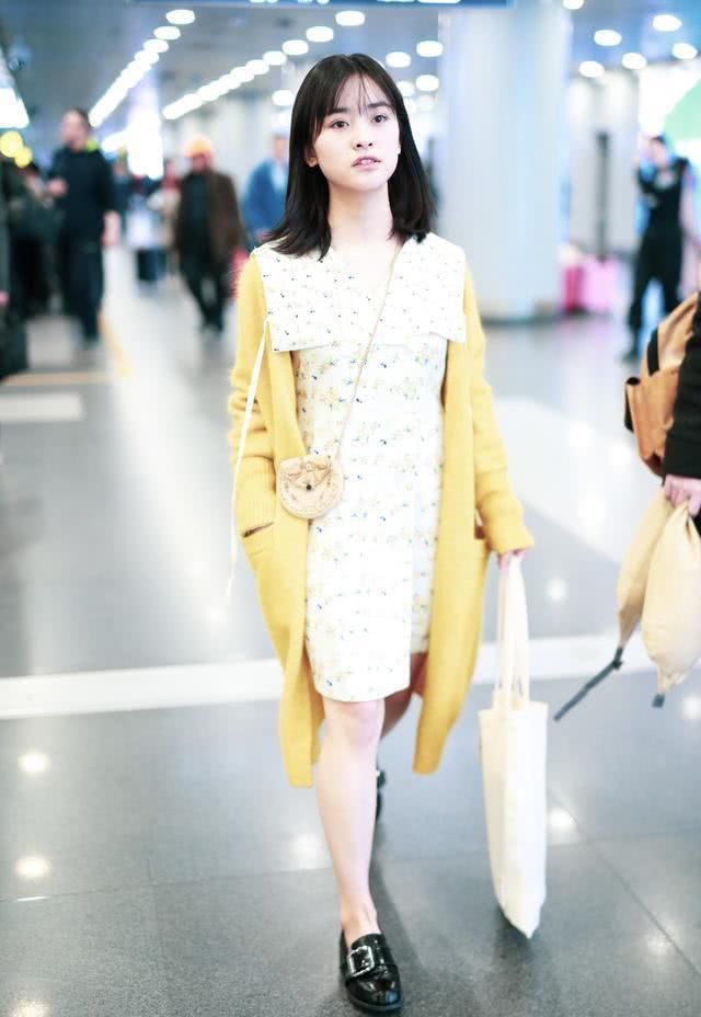  「玛丽珍鞋」碎花裙配小白鞋太单调，这些鞋子才是今春首选，时髦又女人！